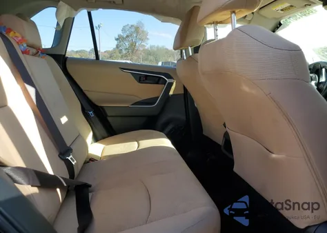 2019 Toyota Rav4 Le from USA, damaged, VIN JTMF1RFV0KJ013679